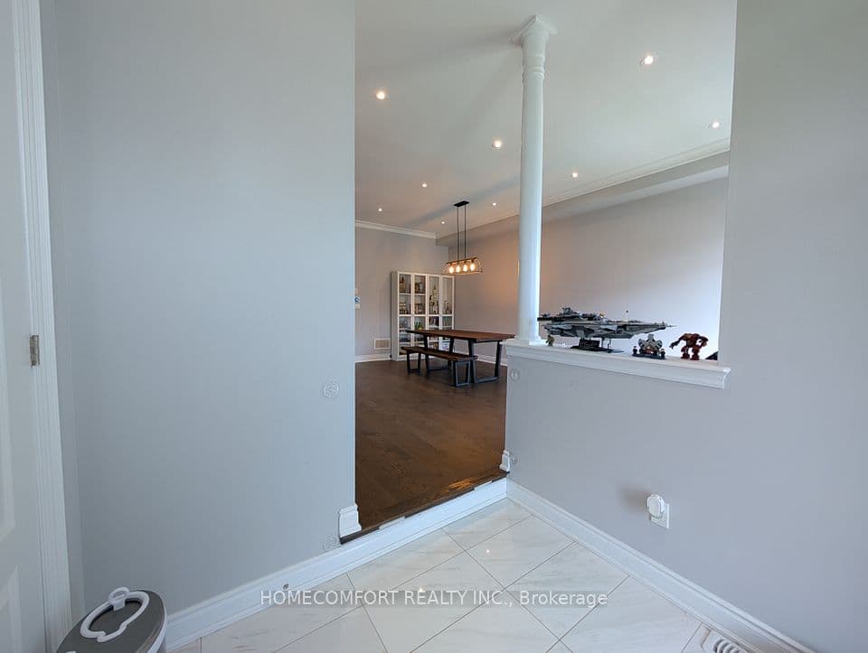 230 Paradelle Drive, Richmond Hill, ON L4E 0E4 – photo 2