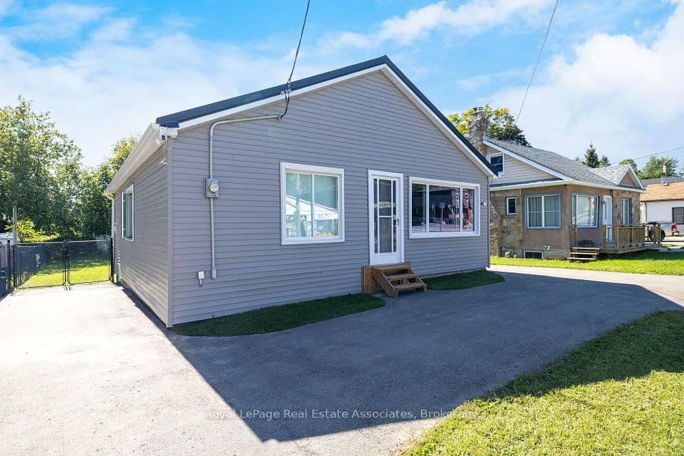 98 Main Street N, Halton Hills, ON L7J 1W2 – photo 3