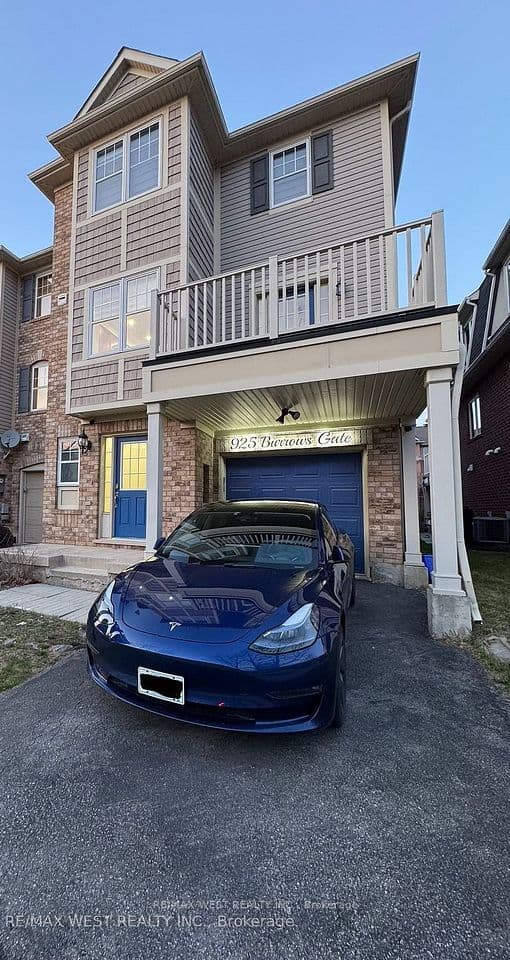 925 Burrows Gate, Milton, ON L9Y 0K7 – main photo