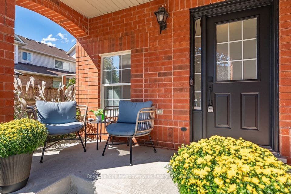 407 Baverstock Crescent, Milton, ON L9T 5L1 – photo 2