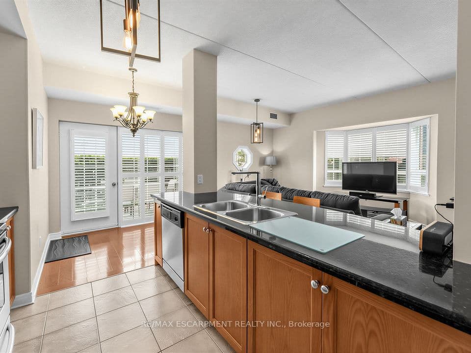 1379 COSTIGAN Road 103, Milton, ON L9T 2K6 – main photo