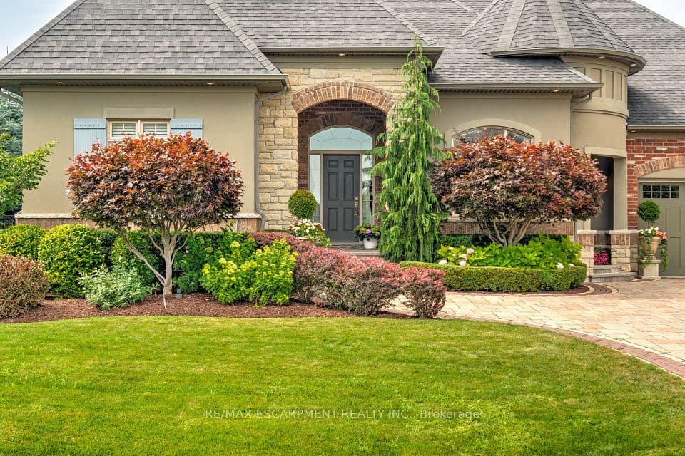 4 Holdroyd Court, Halton Hills, ON L7G 0E8 – photo 2