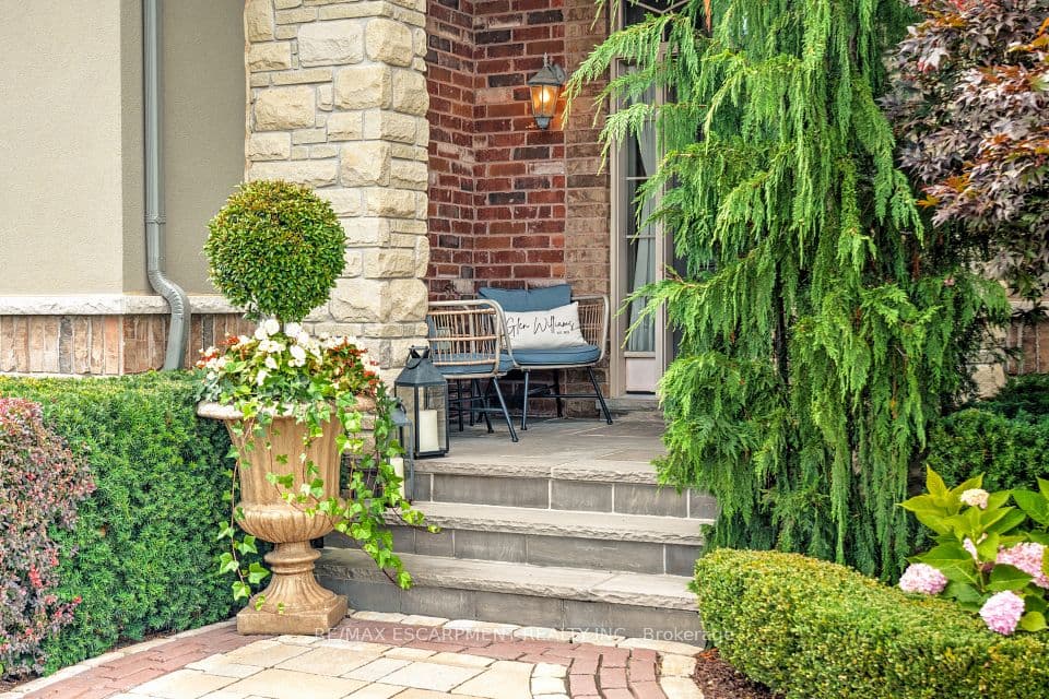 4 Holdroyd Court, Halton Hills, ON L7G 0E8 – photo 3