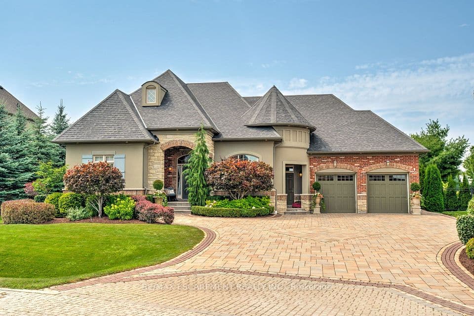 4 Holdroyd Court, Halton Hills, ON L7G 0E8 – main photo