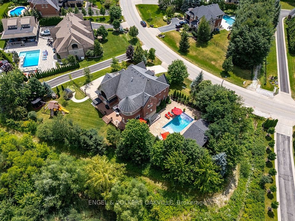 33 Barraclough Boulevard, Halton Hills, ON L7G 0E8 – photo 3