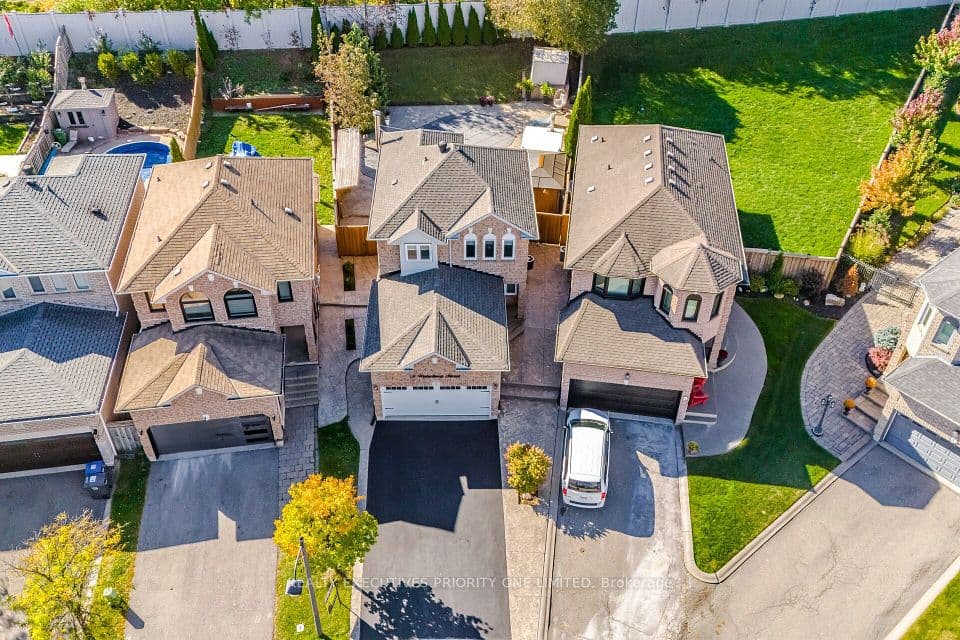 8 Waterbury Street, Caledon, ON L7E 1X2 – photo 2