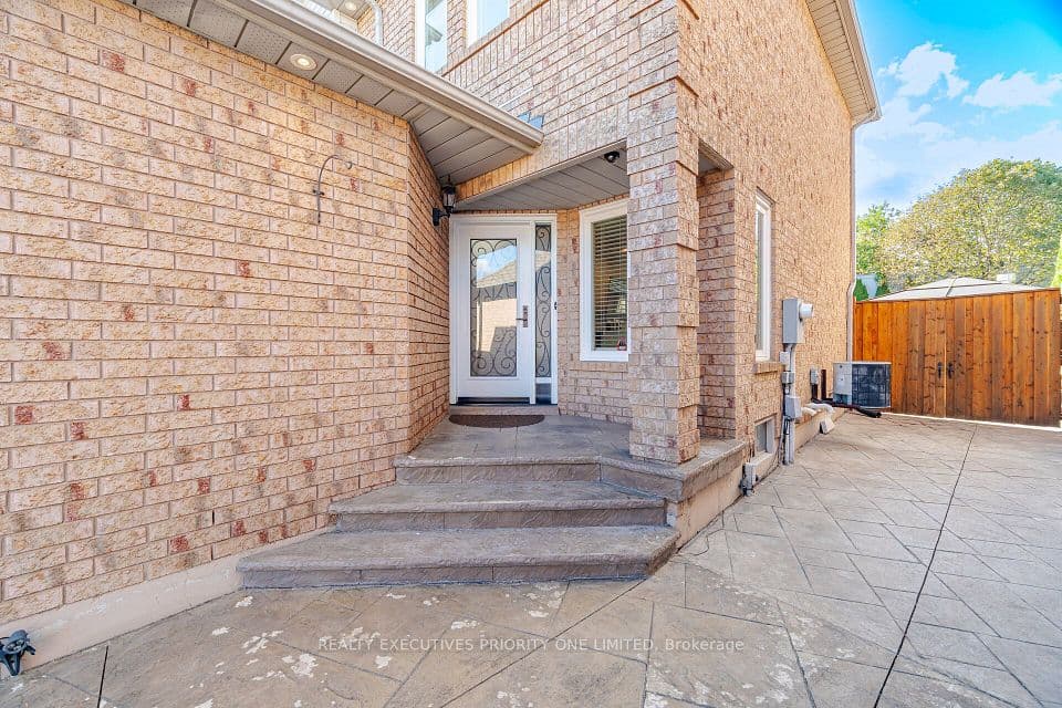 8 Waterbury Street, Caledon, ON L7E 1X2 – photo 3