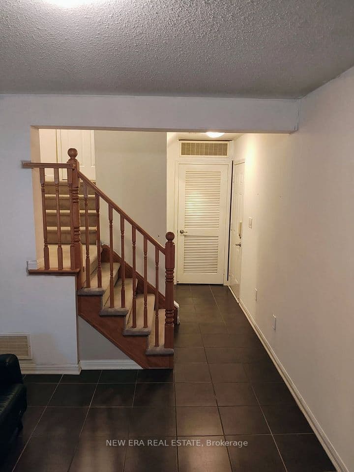 225 Schreyer Crescent, Milton, ON L9T 7B6 – photo 3