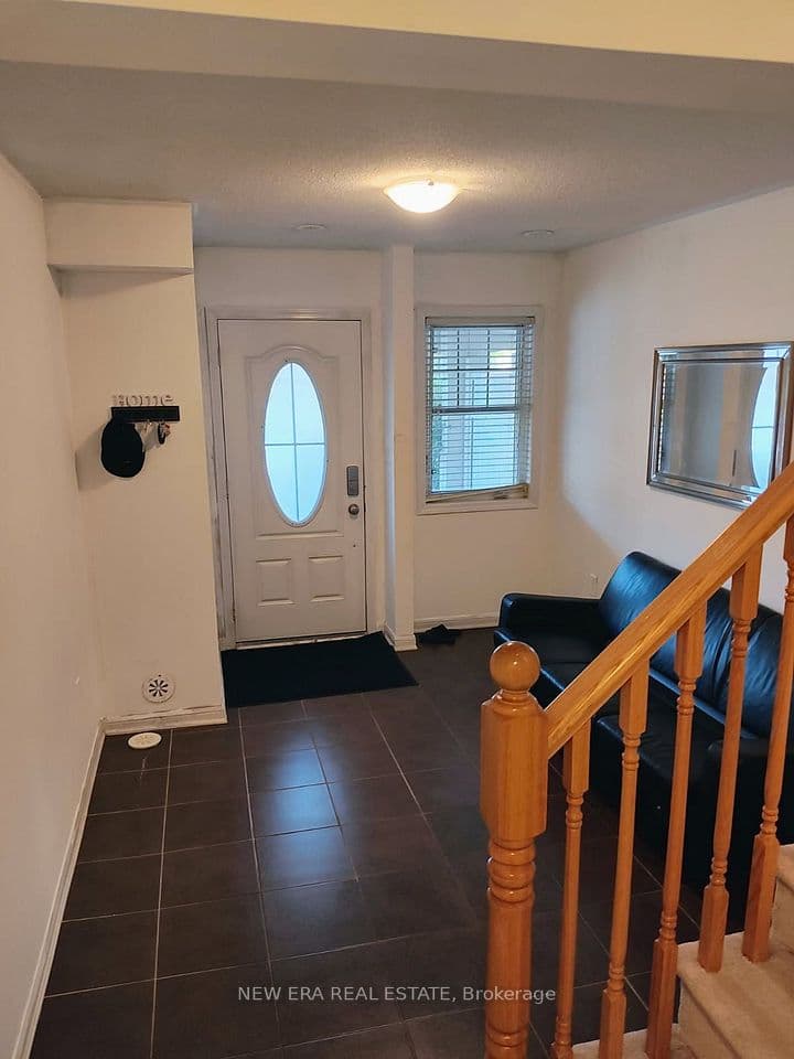 225 Schreyer Crescent, Milton, ON L9T 7B6 – photo 2