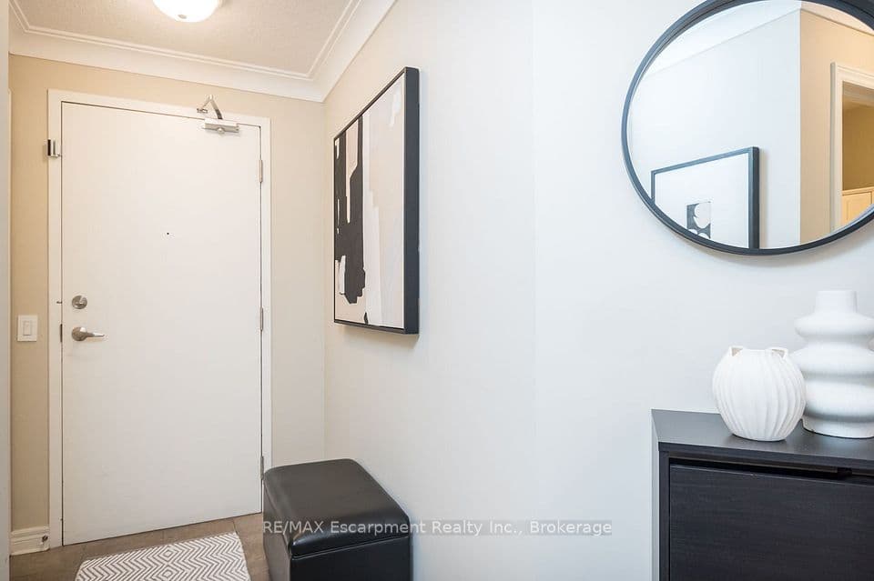1379 Costigan Road 310, Milton, ON L9T 2K6 – photo 3