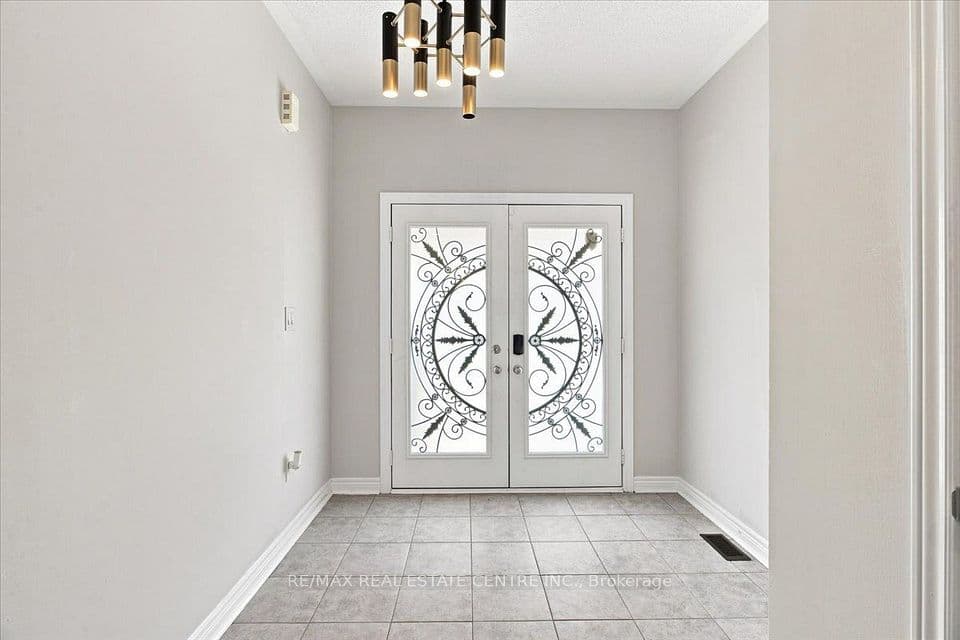 1053 Job Crescent, Milton, ON L9T 8V6 – photo 2