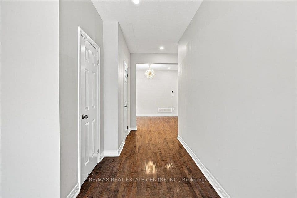1053 Job Crescent, Milton, ON L9T 8V6 – photo 3