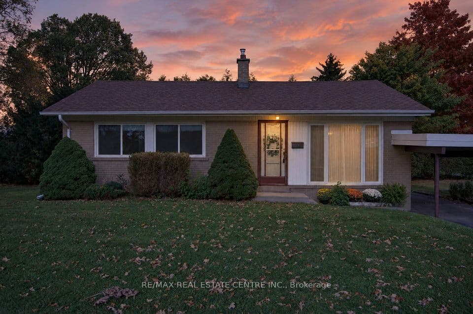 226 Elmwood Crescent, Milton, ON L9T 1C4 – photo 2