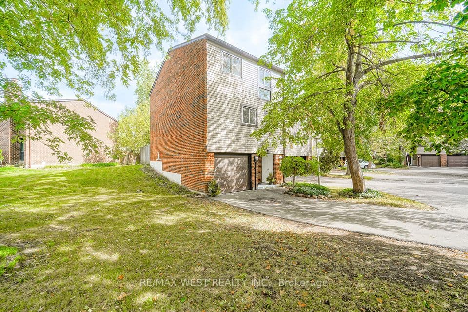 250 Satok Crescent 36, Milton, ON L9T 3P4 – main photo