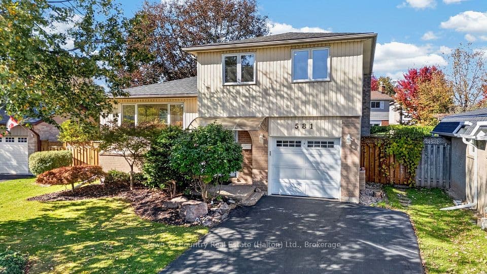 581 Lord Simcoe Court, Milton, ON L9T 3B4 – main photo