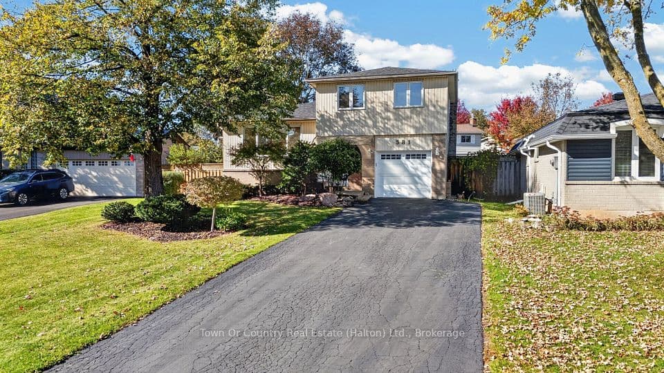 581 Lord Simcoe Court, Milton, ON L9T 3B4 – photo 3