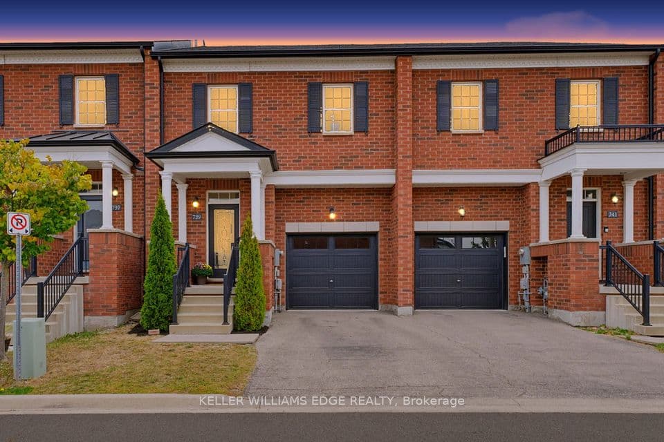 739 Banks Crescent, Milton, ON L9T 9A4 – main photo
