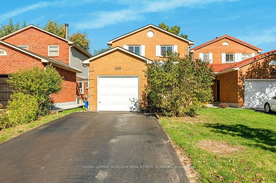 609 Roseheath Drive, Milton, ON L9T 4X2 – main photo
