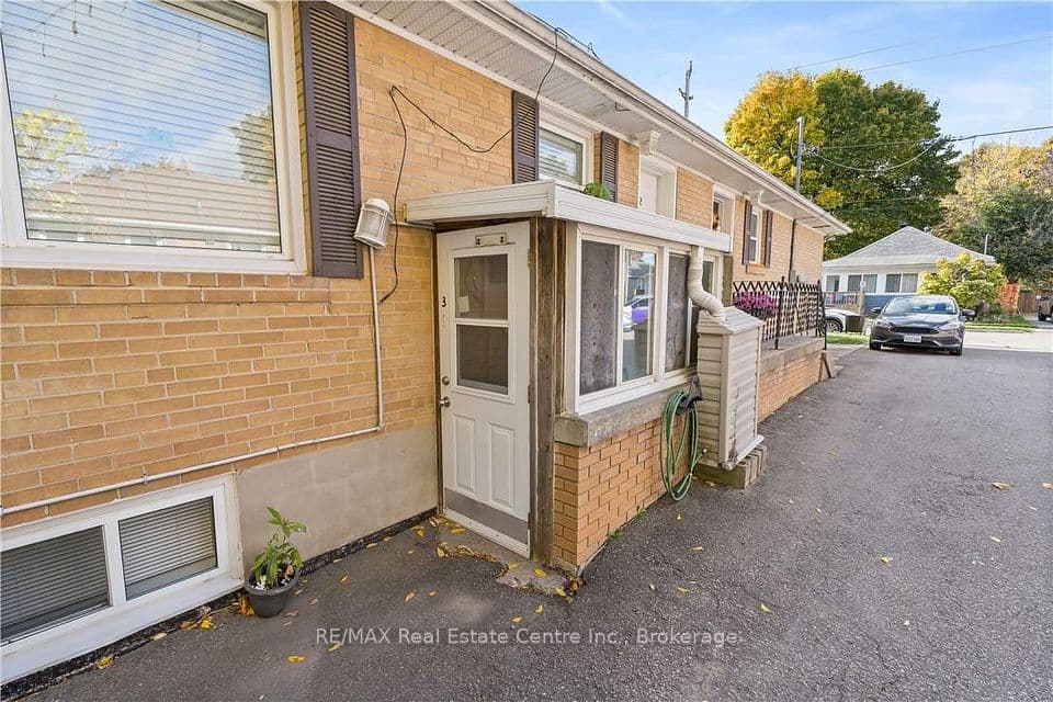 17 Academy Road, Halton Hills, ON L7G 3N7 – photo 2